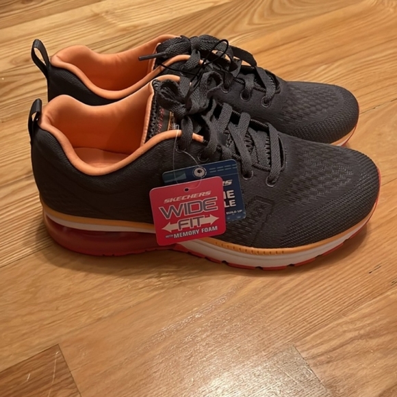 Skechers Lite-Weight Memory Foam Wide Fit 8.5 NWT - Picture 7 of 9